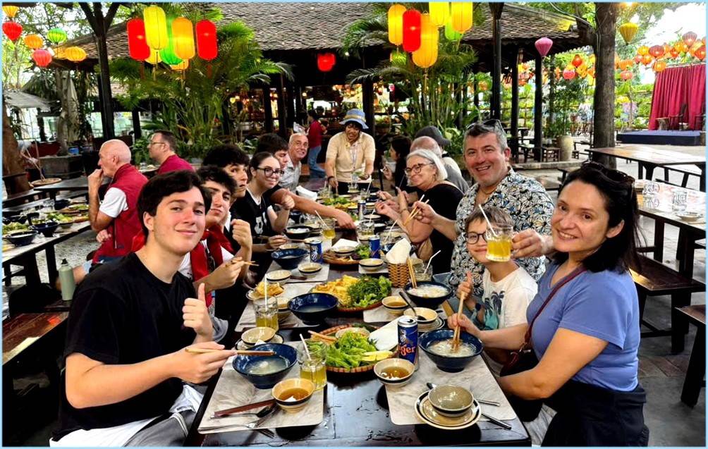 Siêu du thuyền Adora Magic City cập cảng Cam Ranh: cú hích cho du lịch tàu biển