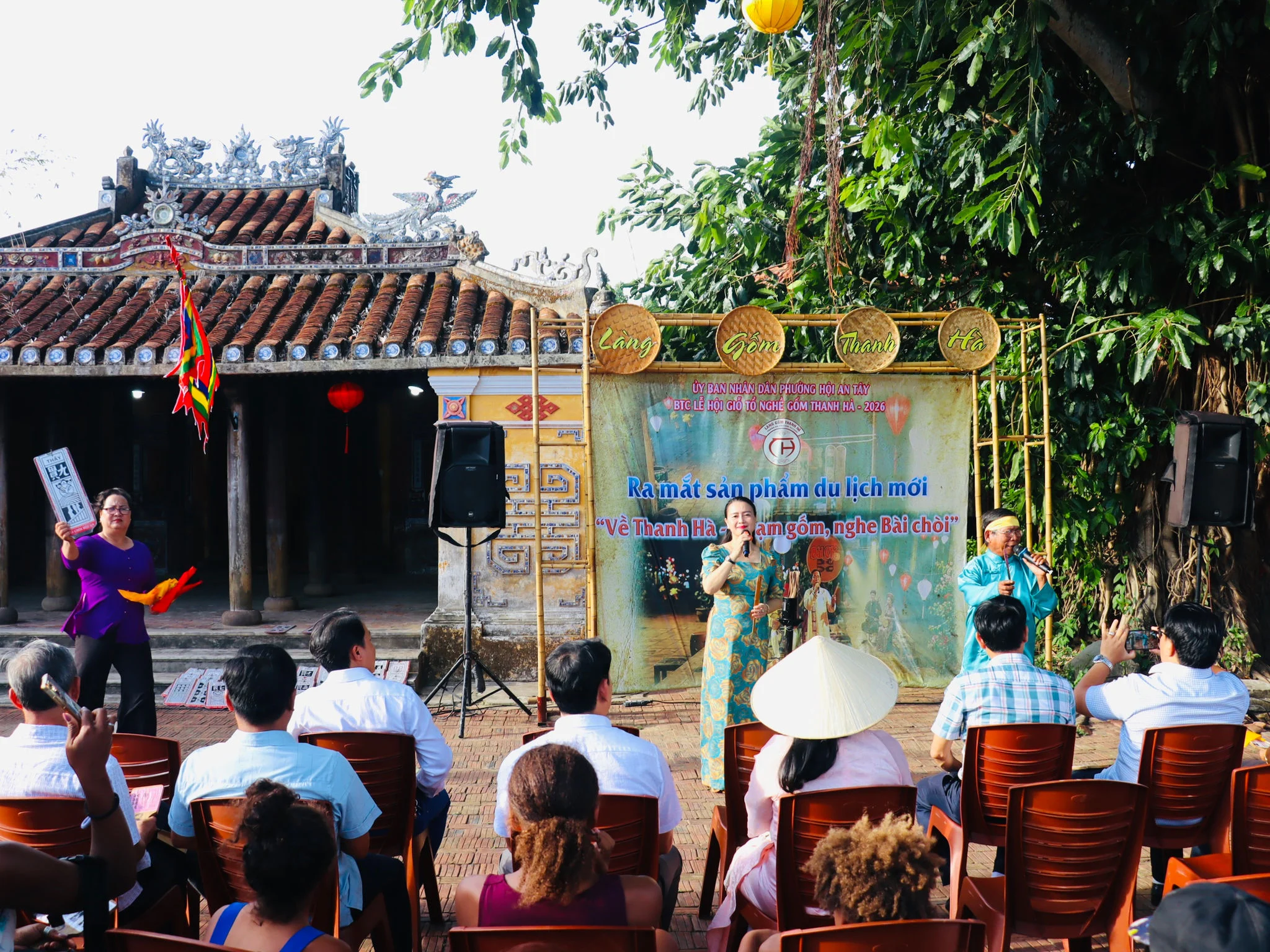 Làng gốm truyền thống hồi sinh qua công nghệ số