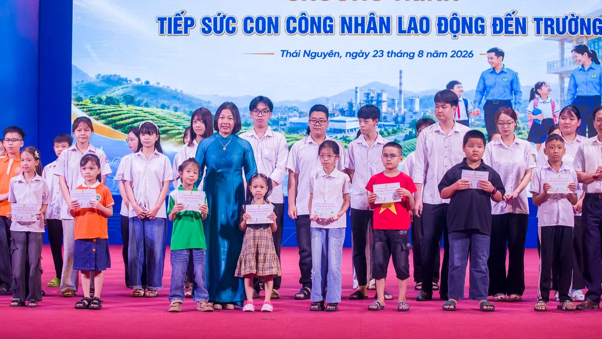 Các chương trình học bổng tiếp sức đến trường: cơ hội nào cho học sinh khó khăn?