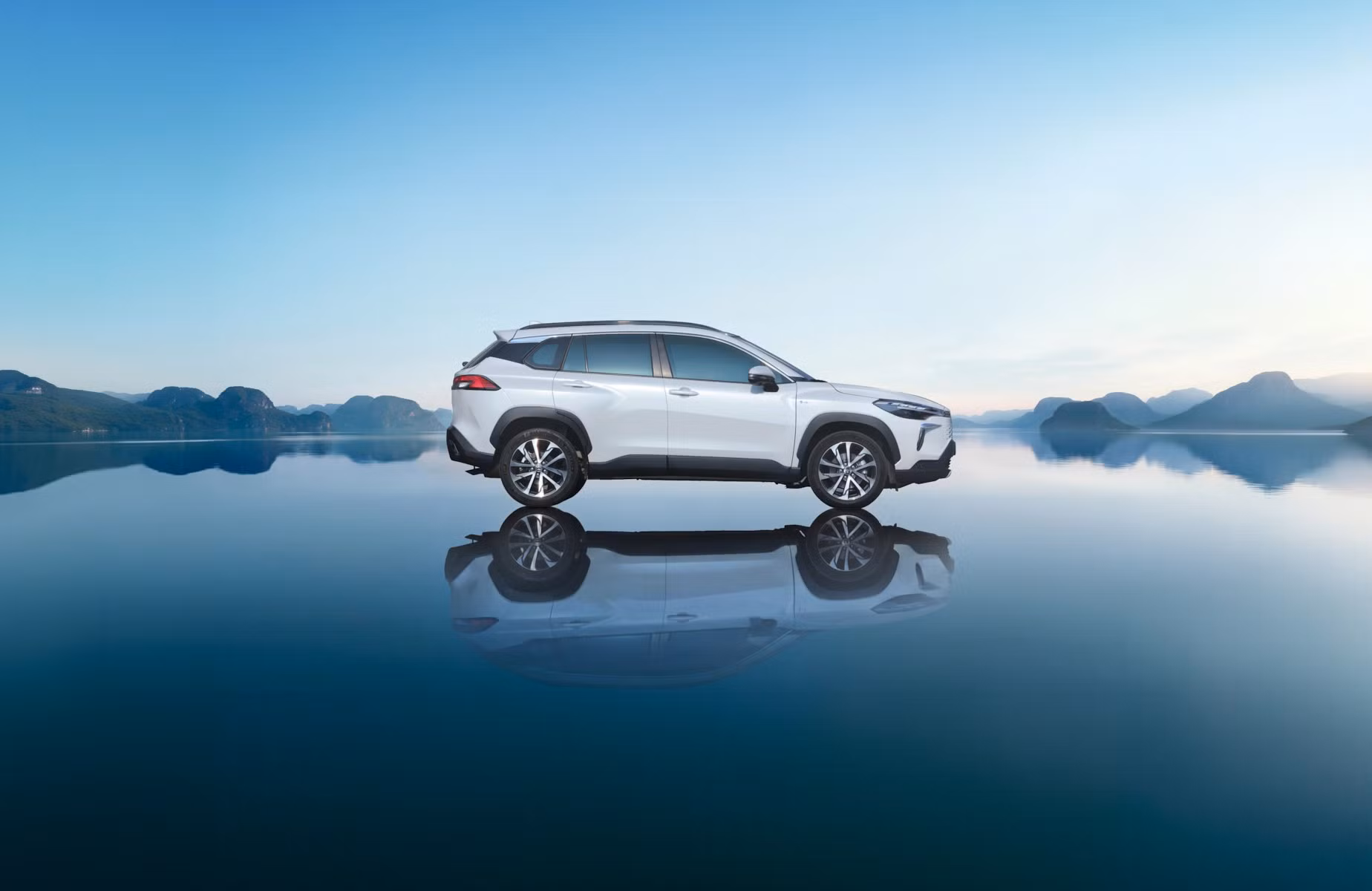Toyota Corolla Cross Hybrid: Có đủ sức thách thức HR-V và CX-30?