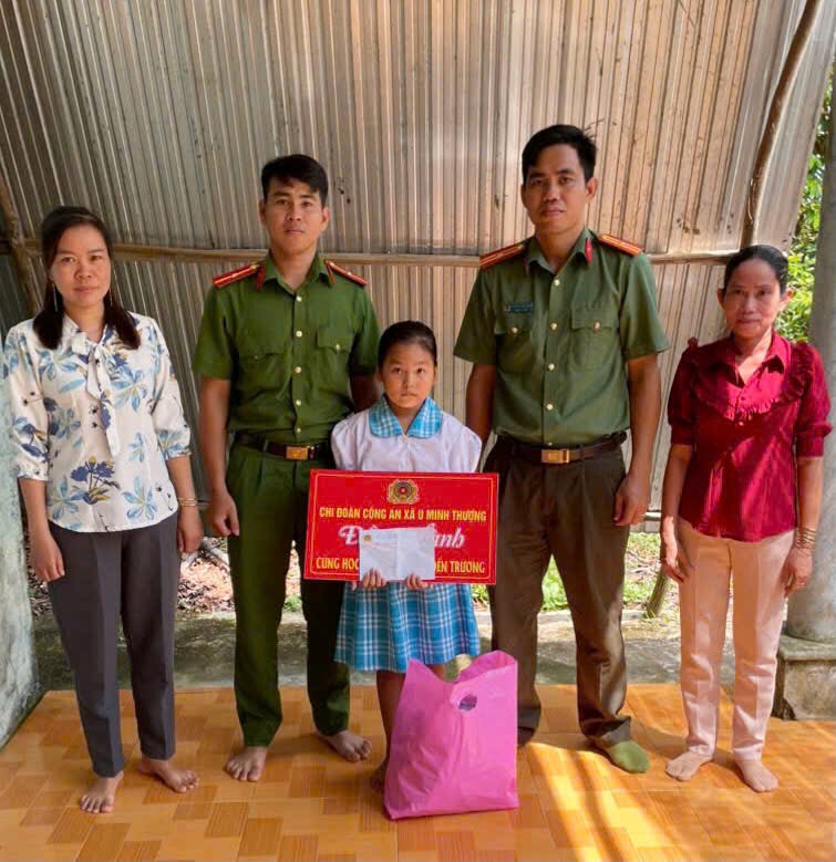 Các chương trình hỗ trợ học sinh khó khăn đến trường đang thay đổi tương lai giáo dục
