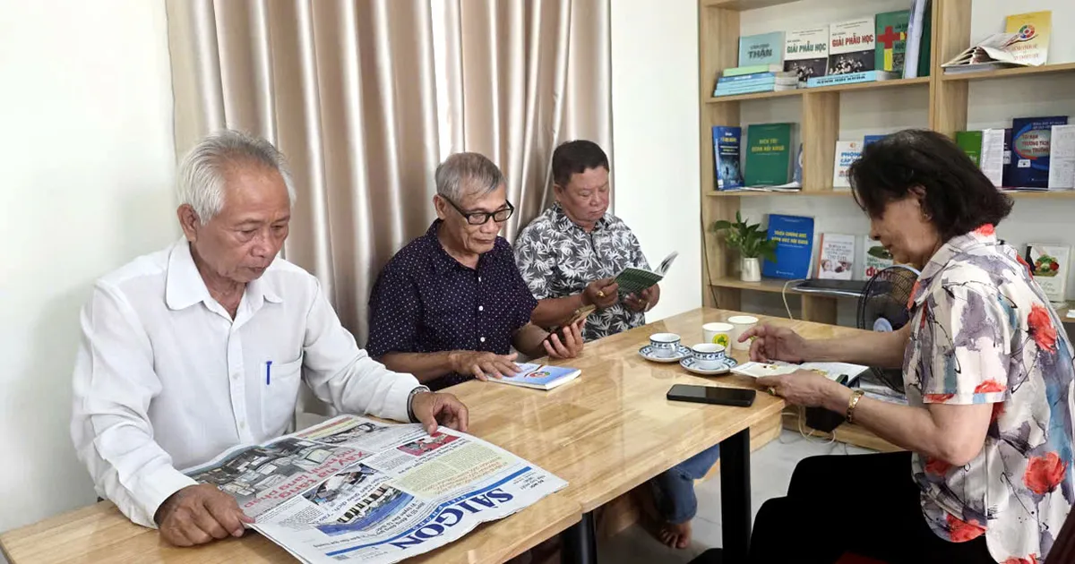 Điểm chăm sóc người cao tuổi ban ngày: phòng tập, phòng khám và phòng khách chung