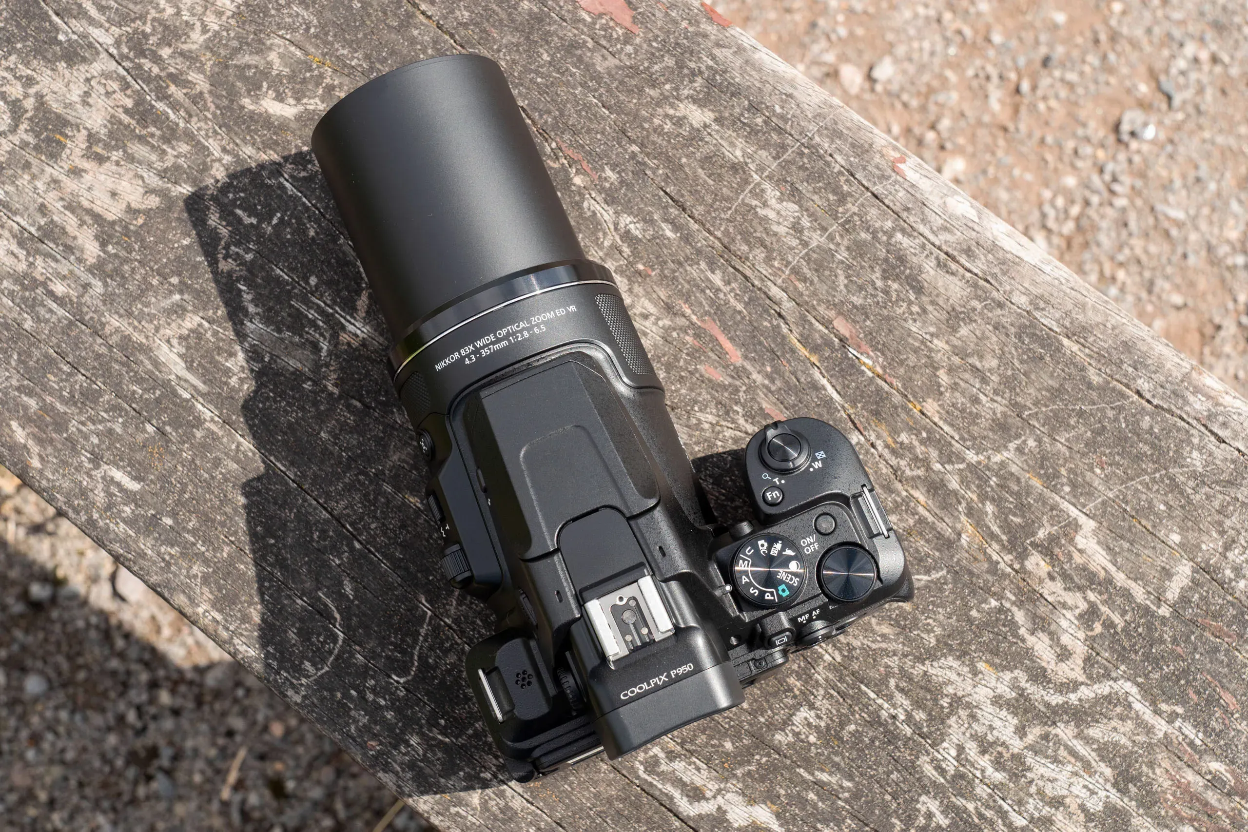 Máy Ảnh Bridge Zoom Cực Trị Và Kit Du Lịch Nikon: Chọn Gọn Nhẹ Hay Toàn Diện?