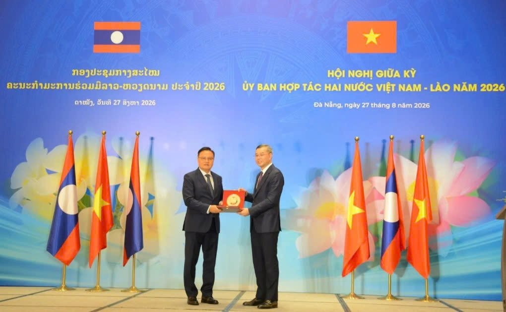 Việt Nam - Lào tăng tốc kết nối hạ tầng, thương mại