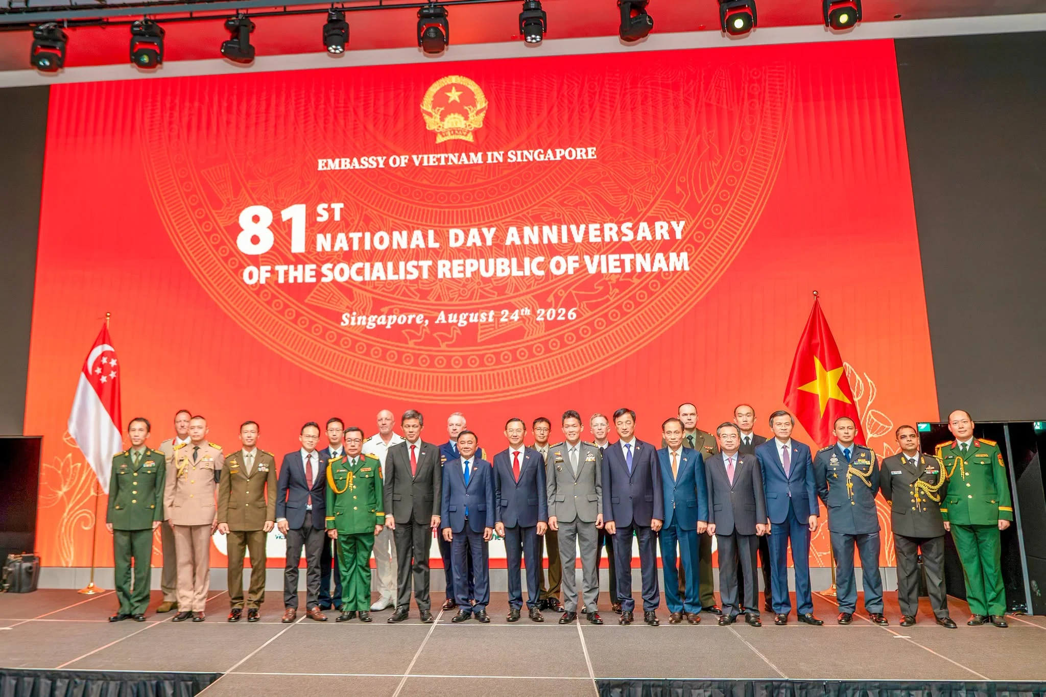 Áo dài Việt Nam tỏa sáng tại Singapore