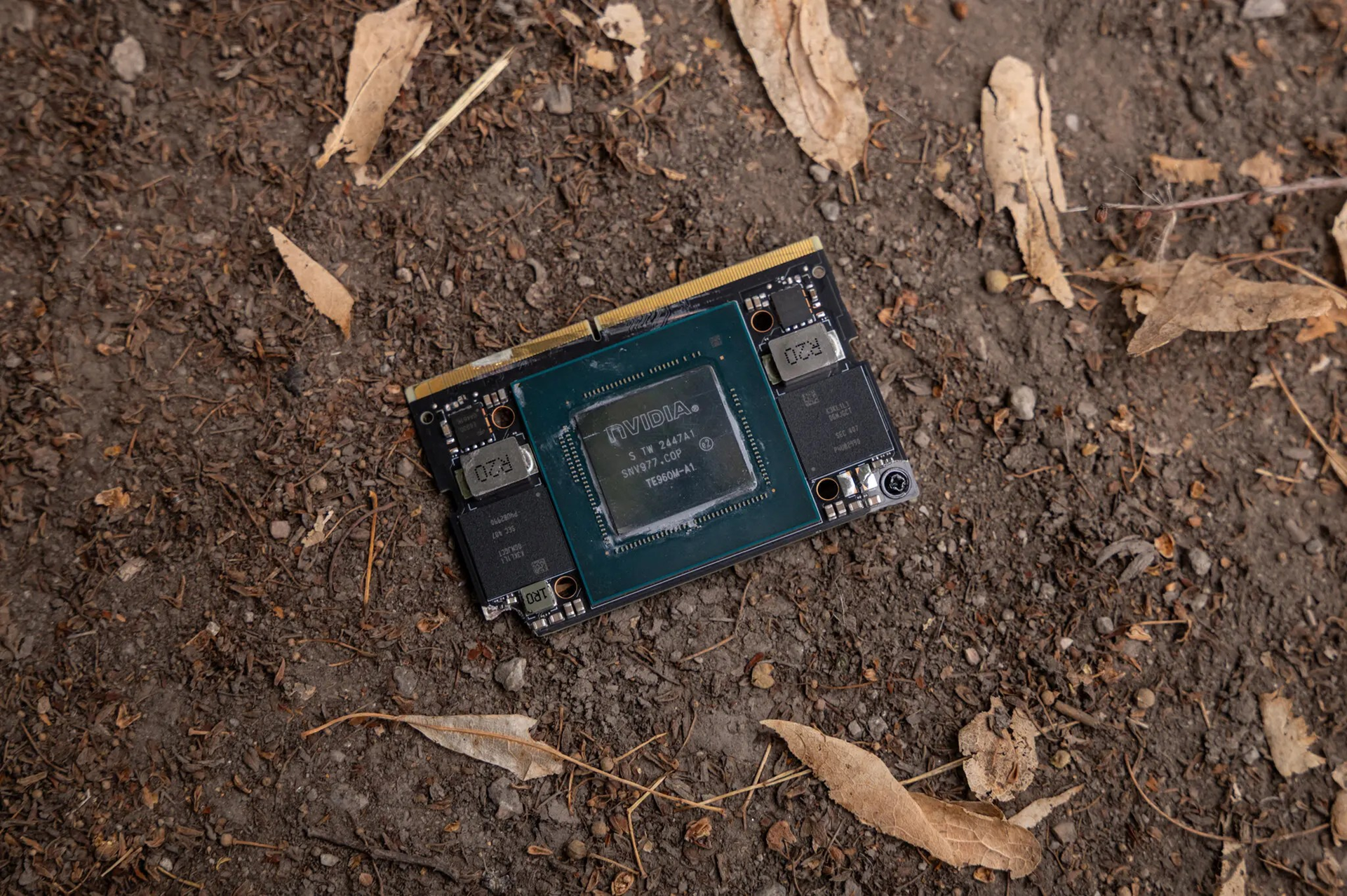 Mini PC xử lý AI bùng nổ: từ chiến trường tới phòng lab