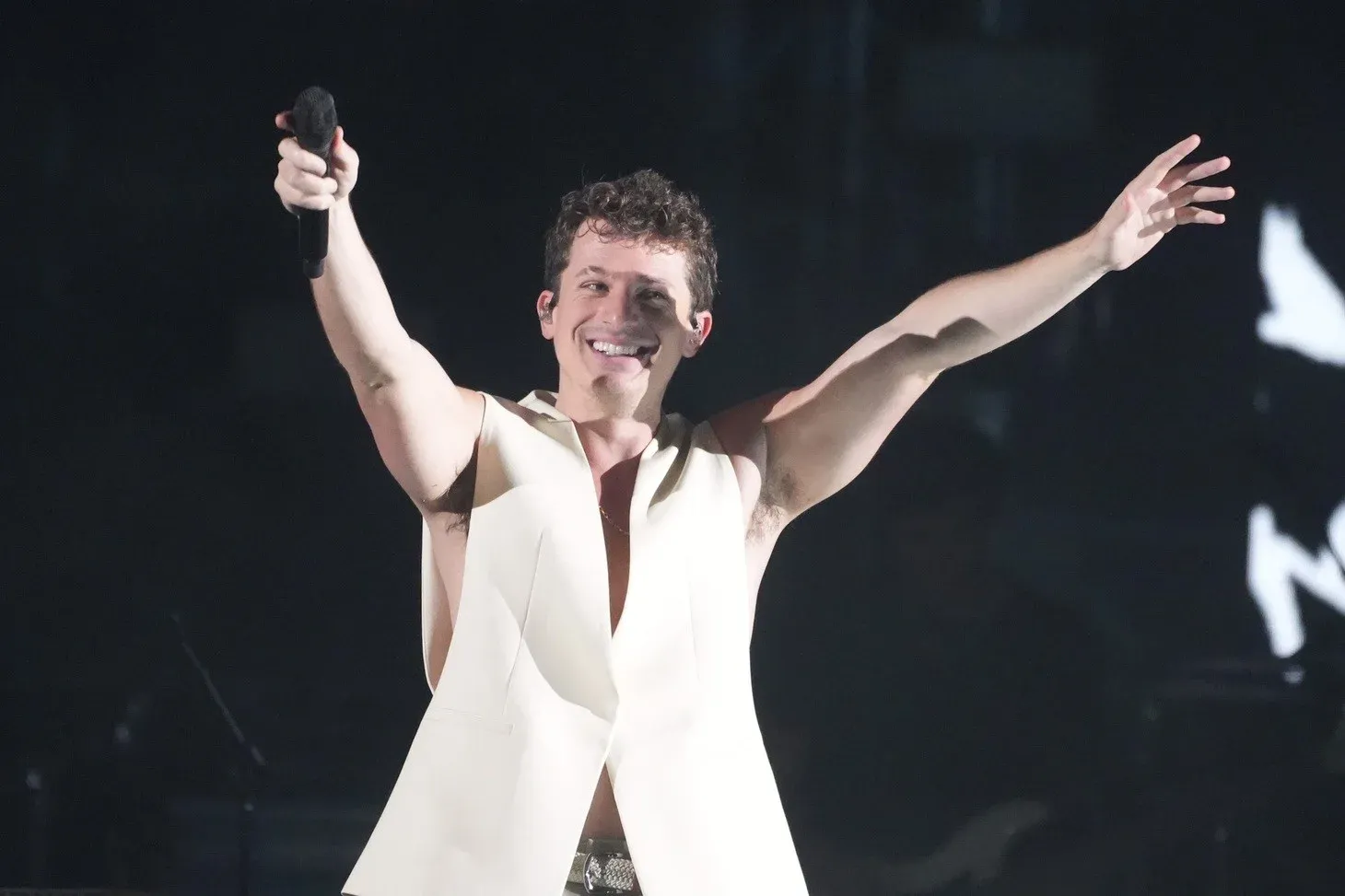Charlie Puth và Vpop tái định nghĩa trải nghiệm fan tại Sài Gòn