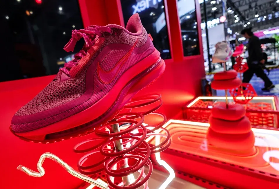 Nike và Adidas tái chiếm sân chơi giày chạy bộ