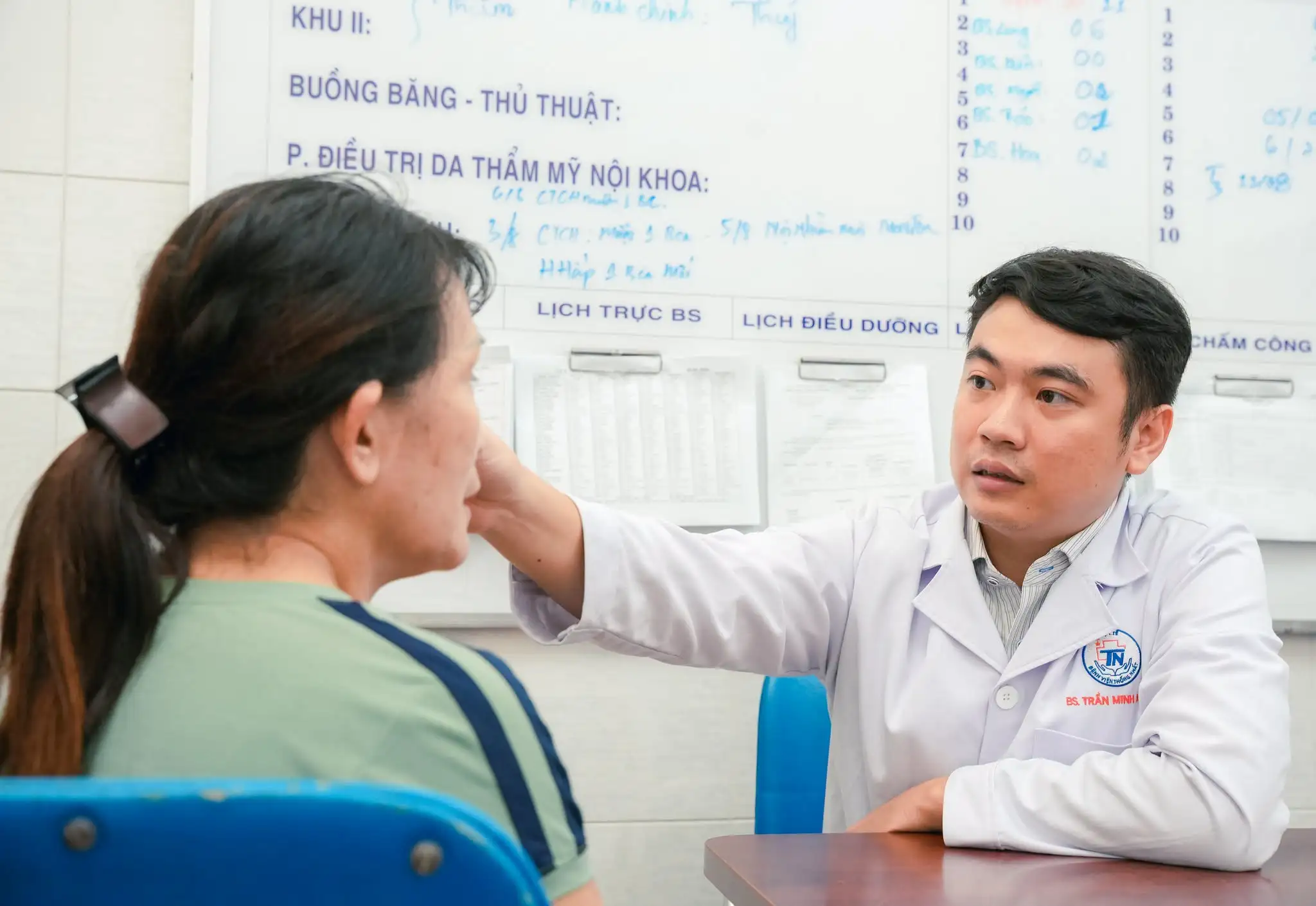Lật mi nặng sau phẫu thuật thẩm mỹ: Cảnh báo từ một ca ghép da mắt
