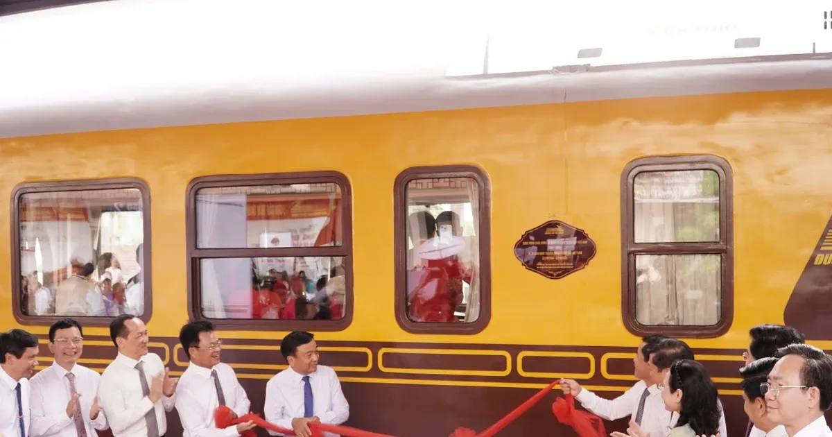Tàu di sản Phong Nha Huế: lựa chọn mới cho du lịch miền Trung