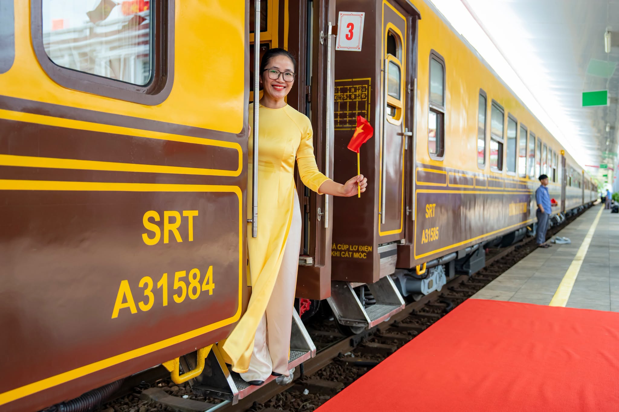 Du lịch sông ngắm thành phố: lựa chọn rẻ nhưng giàu trải nghiệm