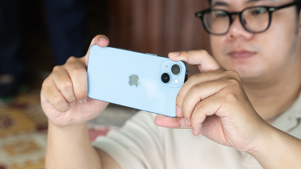 iPhone 14 vs iPhone 13 Pro Max: Camera cũ còn đáng tiền?