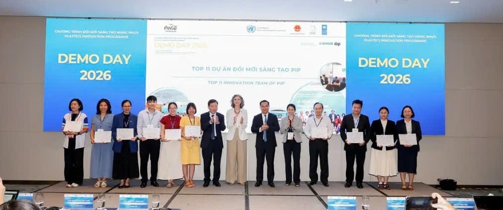 Nhóm Hóa học HUS và bước ngoặt công nghệ giảm ô nhiễm nhựa