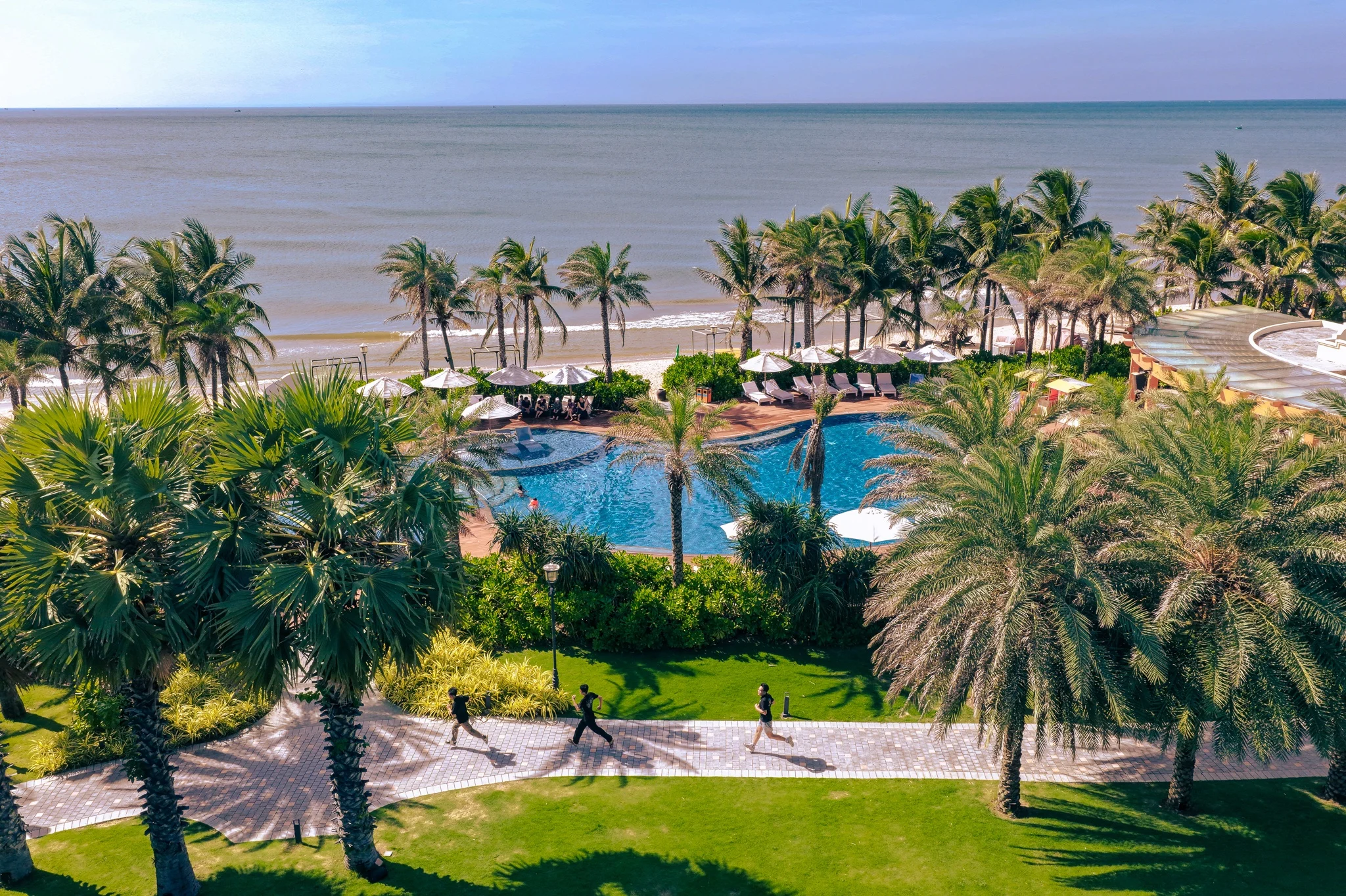 Chuyến roadtrip 9 ngày dọc miền Trung bằng ô tô: sống chậm, tiêu ít, học nhiều