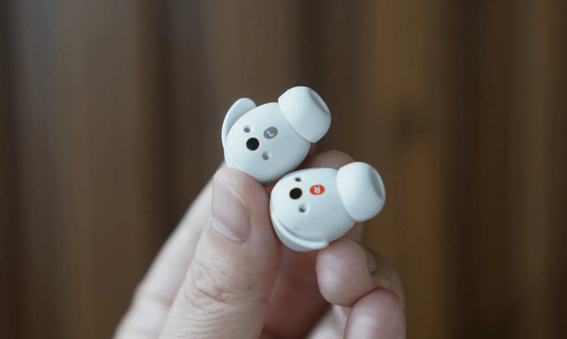 LG XBoom Buds Plus: bass sôi động, đeo êm nhưng chống ồn chưa xuất sắc