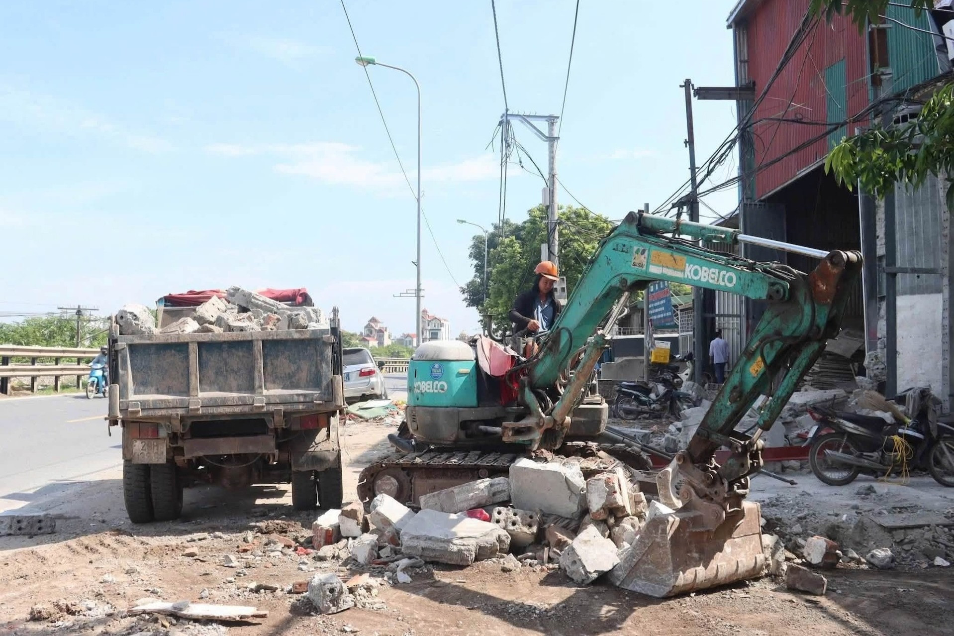 Hà Nội dịch chuyển 26,5 km đường sắt để mở rộng Quốc lộ 1A