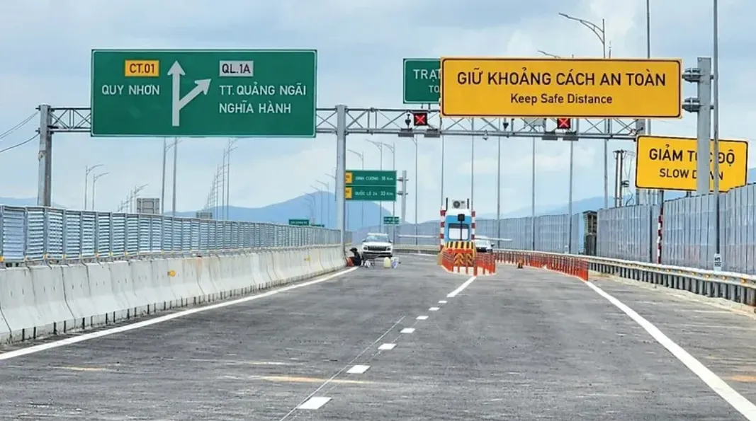 Hạ tầng đường cao tốc Việt Nam xuống cấp: lỗi kỹ thuật và mặt đường tồi tệ