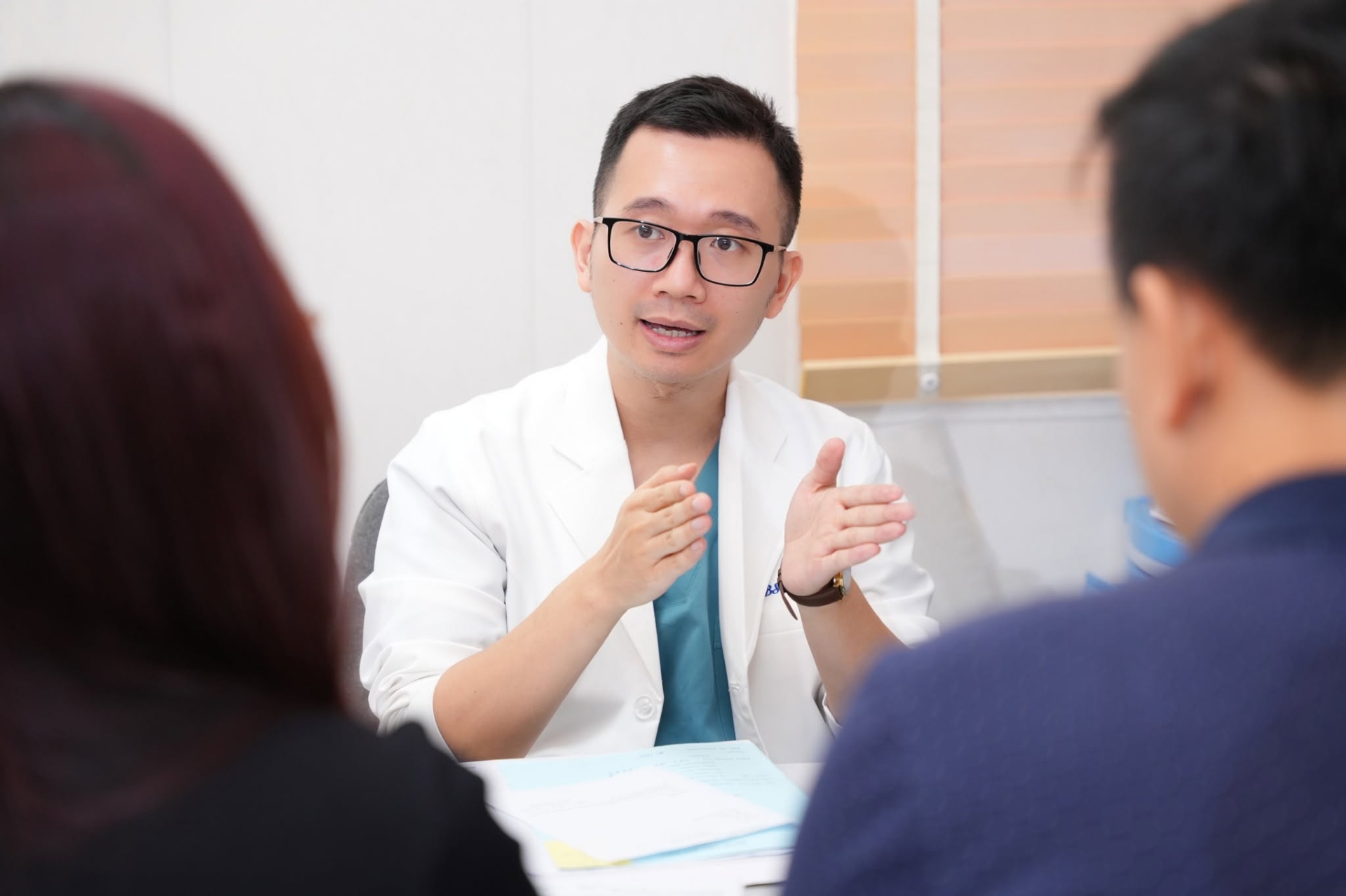 Tuổi quan hệ lần đầu giảm còn 18,7: Khoảng trống nguy hiểm của sức khỏe sinh sản trẻ
