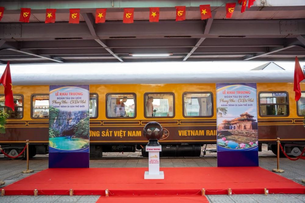 Tàu du lịch di sản Phong Nha – Huế: 190km kết nối di sản thế giới