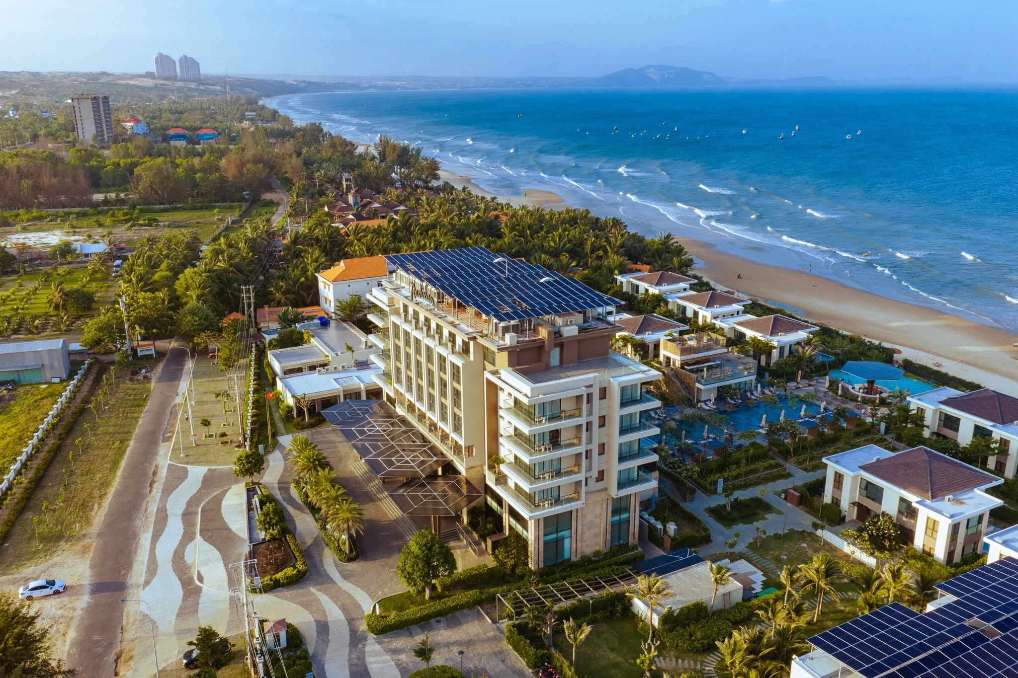 Chuyến roadtrip 9 ngày dọc miền Trung bằng ô tô: sống chậm, tiêu ít, học nhiều