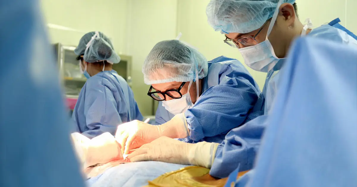 Uống nhầm thuốc tẩy bồn cầu: Bài học từ một dạ dày bị hoại tử