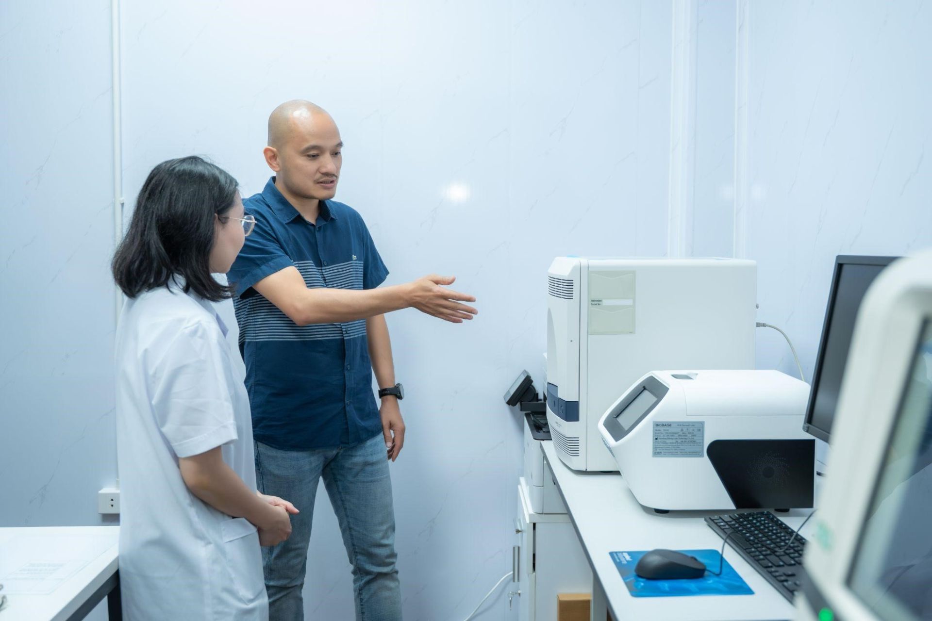 Từ phòng thí nghiệm đến phòng họp: tiến sĩ khoa học Việt Nam đang định nghĩa lại vai trò lãnh đạo