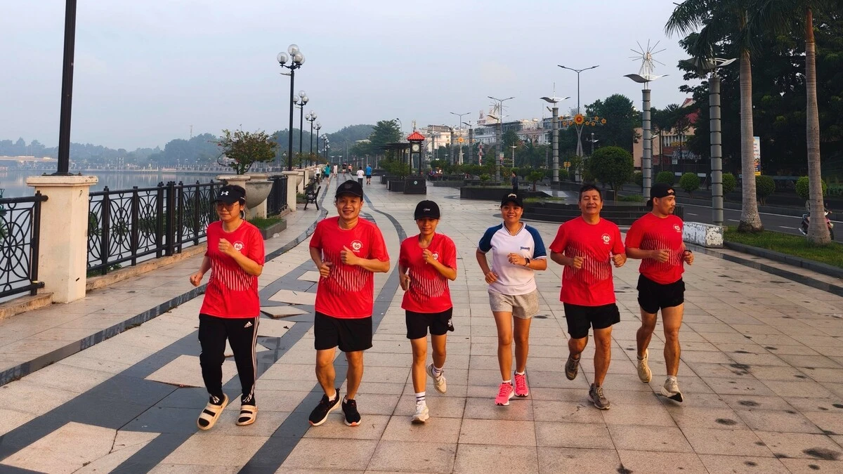Khi giải chạy kỷ niệm công ty thành phong trào wellness toàn tập thể