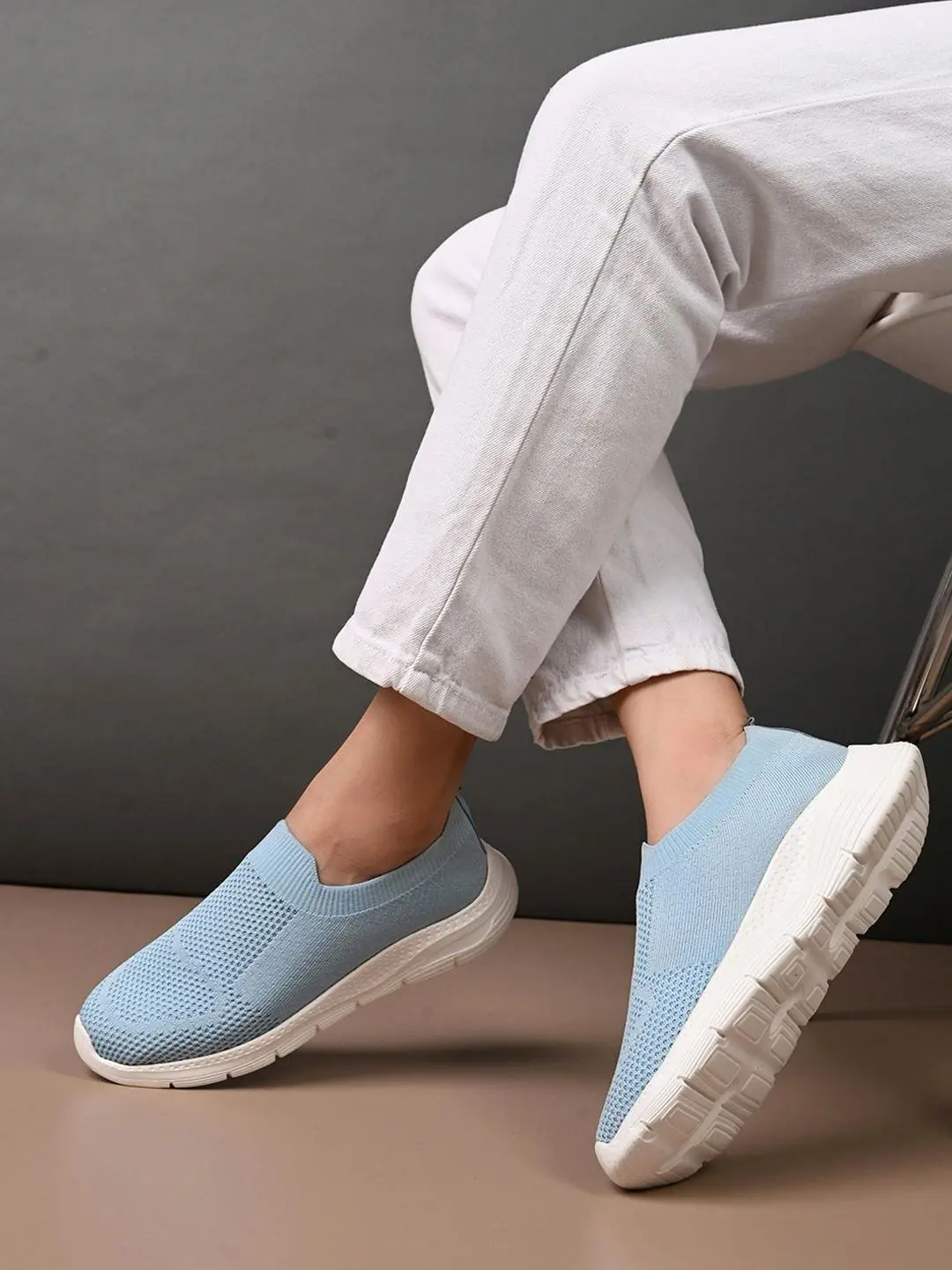 Sneaker Kasual Selebriti: Cara Mudah Gaya Adidas Santai