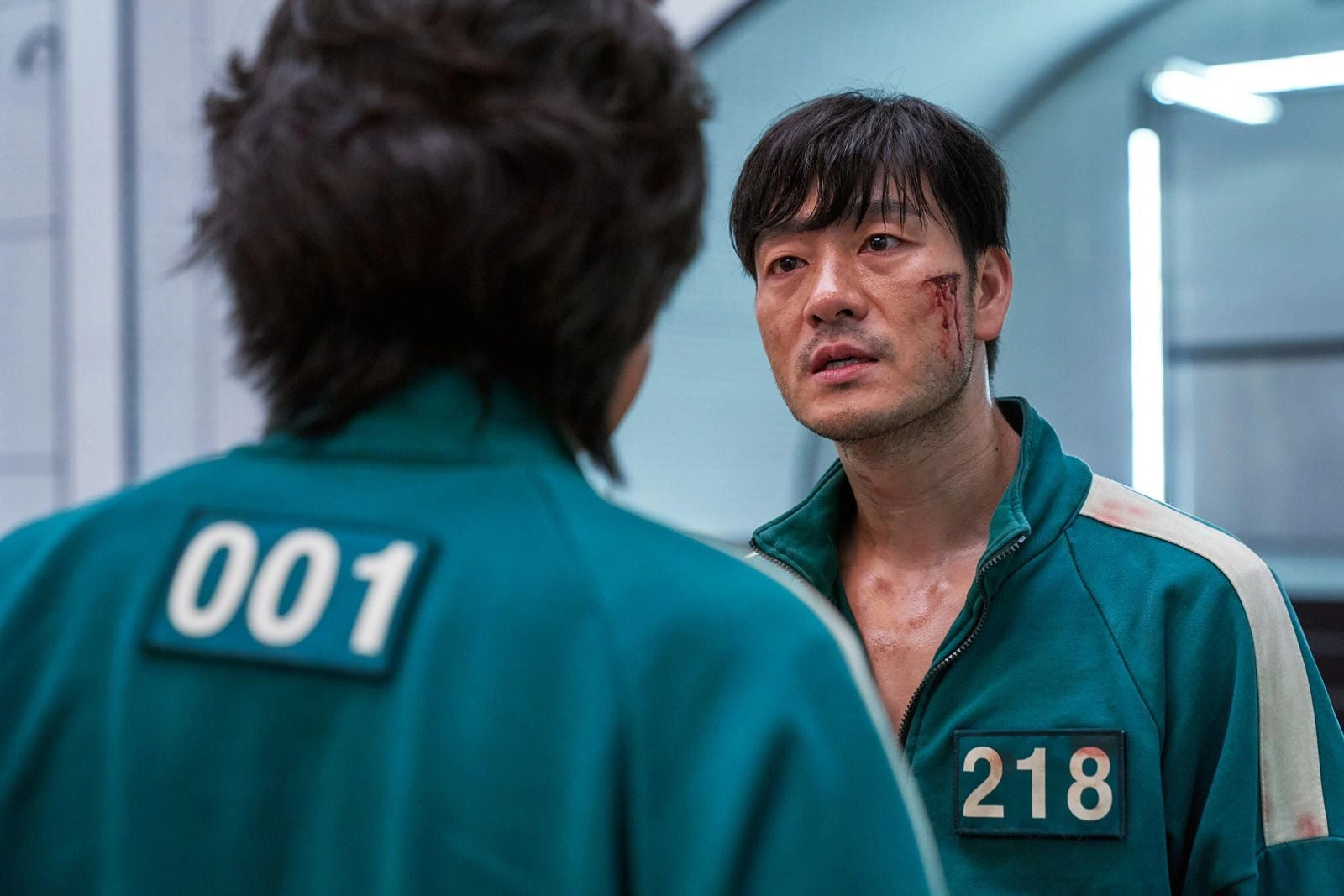 Hwang Dong-hyuk bước sang điện ảnh với K.O. Club cùng Lee Byung-hun