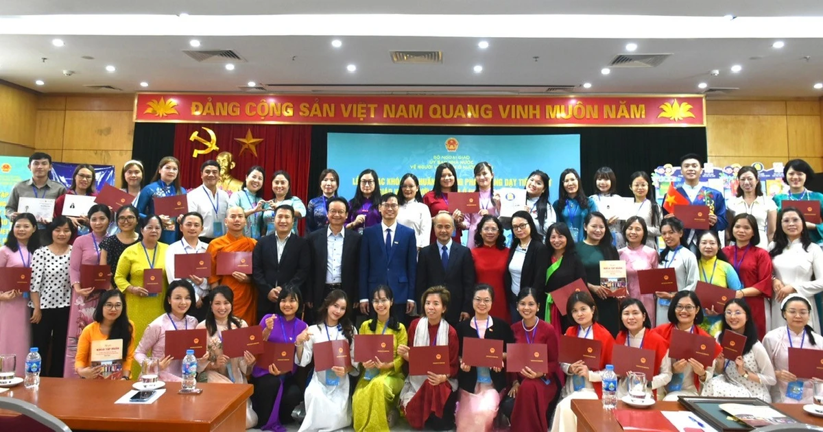 Giáo viên người Việt ở nước ngoài hoàn thành khóa tập huấn: Nhịp cầu mới nối tiếng Việt với thế hệ trẻ