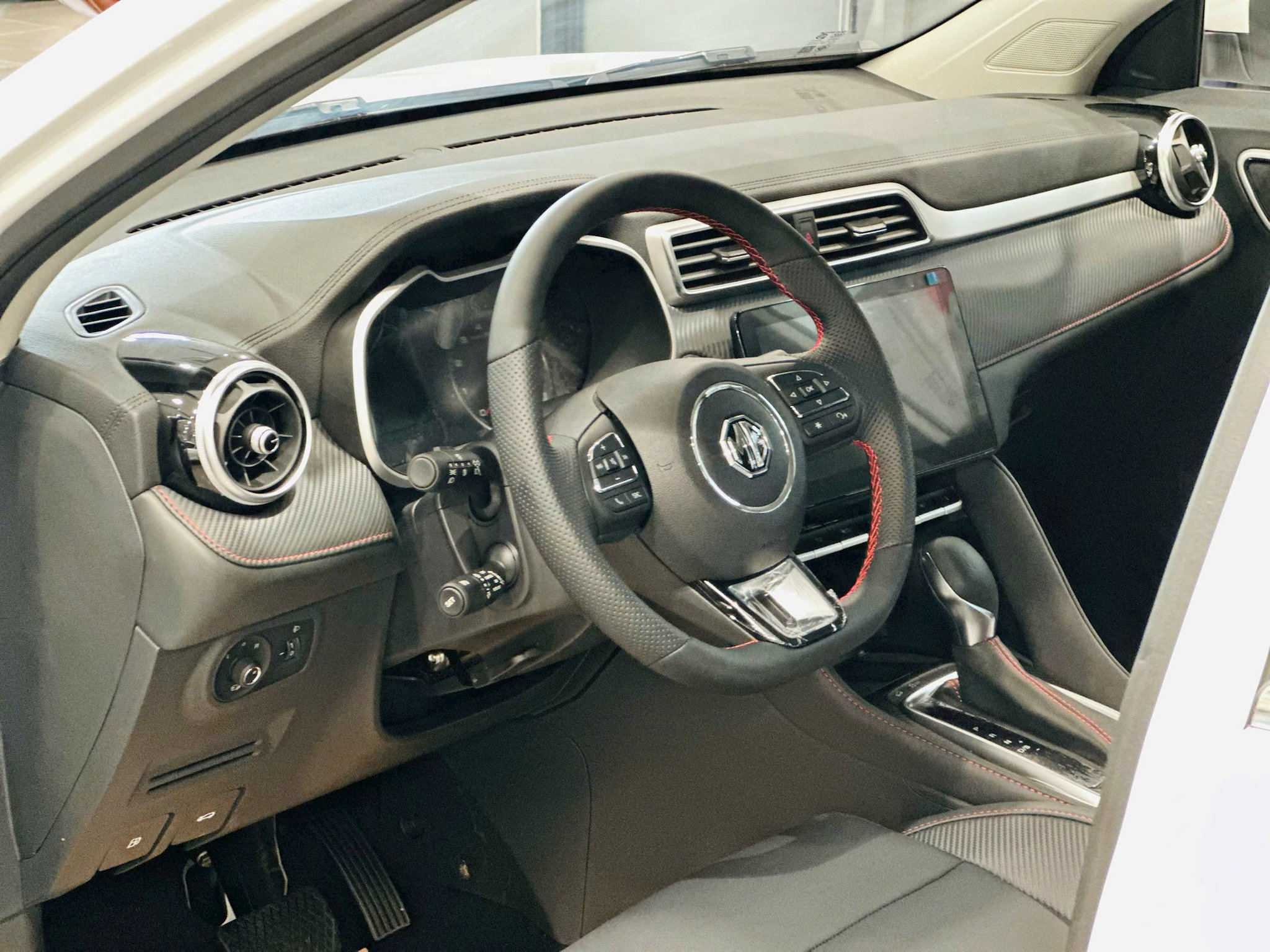 MG ZS giảm giá kỷ lục: cú sốc SUV cỡ B dưới 400 triệu