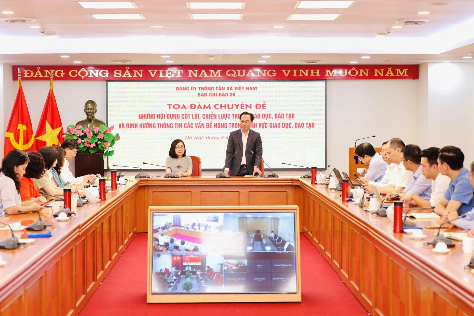 Giảm áp lực học tập: nhìn từ chiến lược của Bộ trưởng Giáo dục
