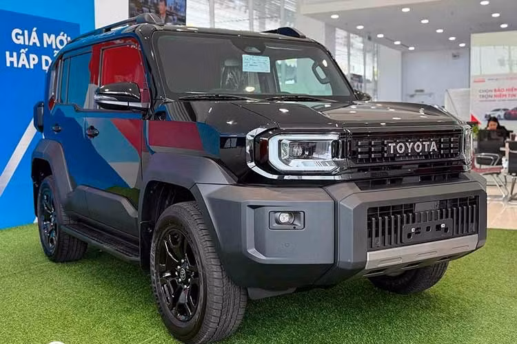 Land Cruiser Hybrid bị đẩy giá gần 1 tỷ đồng: ai hưởng lợi?