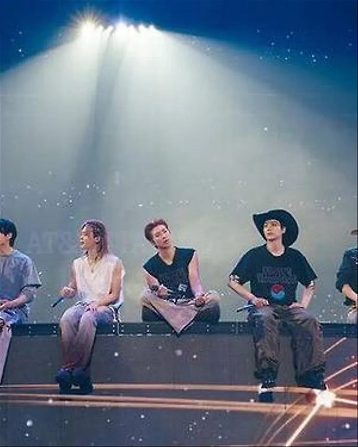 BTS Arirang Tour phá vỡ kỷ lục doanh thu: Ai đứng thứ hai?
