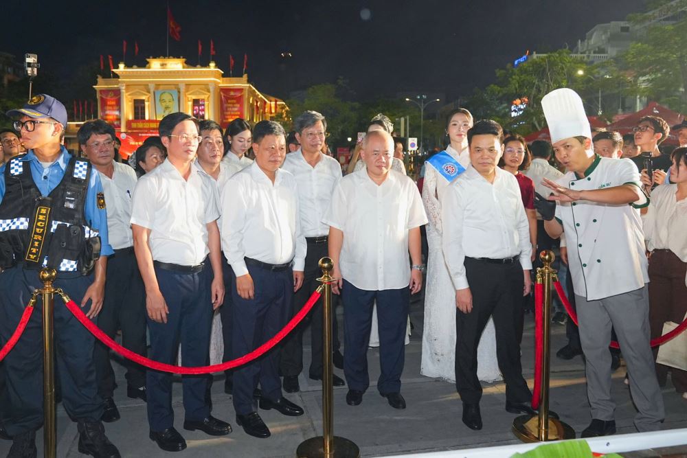 Phố đi bộ ẩm thực đêm Hải Phòng: cú hích cho kinh tế đêm và du lịch