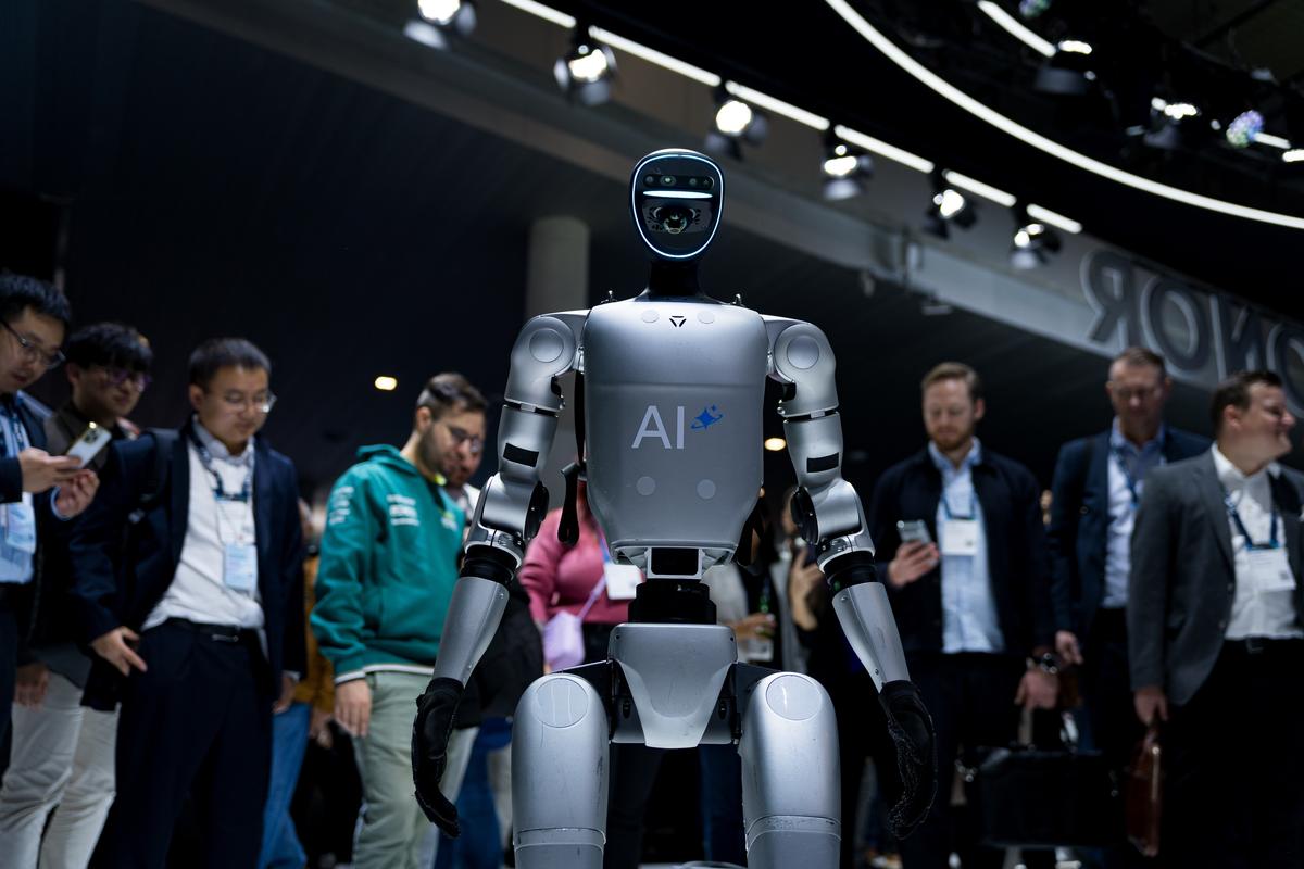 Robot hình người Trung Quốc: Cơn sốt công nghệ hay nhu cầu ảo?