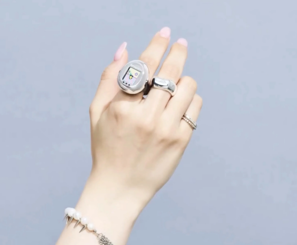 Tamagotchi Ring: cú hồi sinh thú ảo theo phong cách nhẫn thông minh