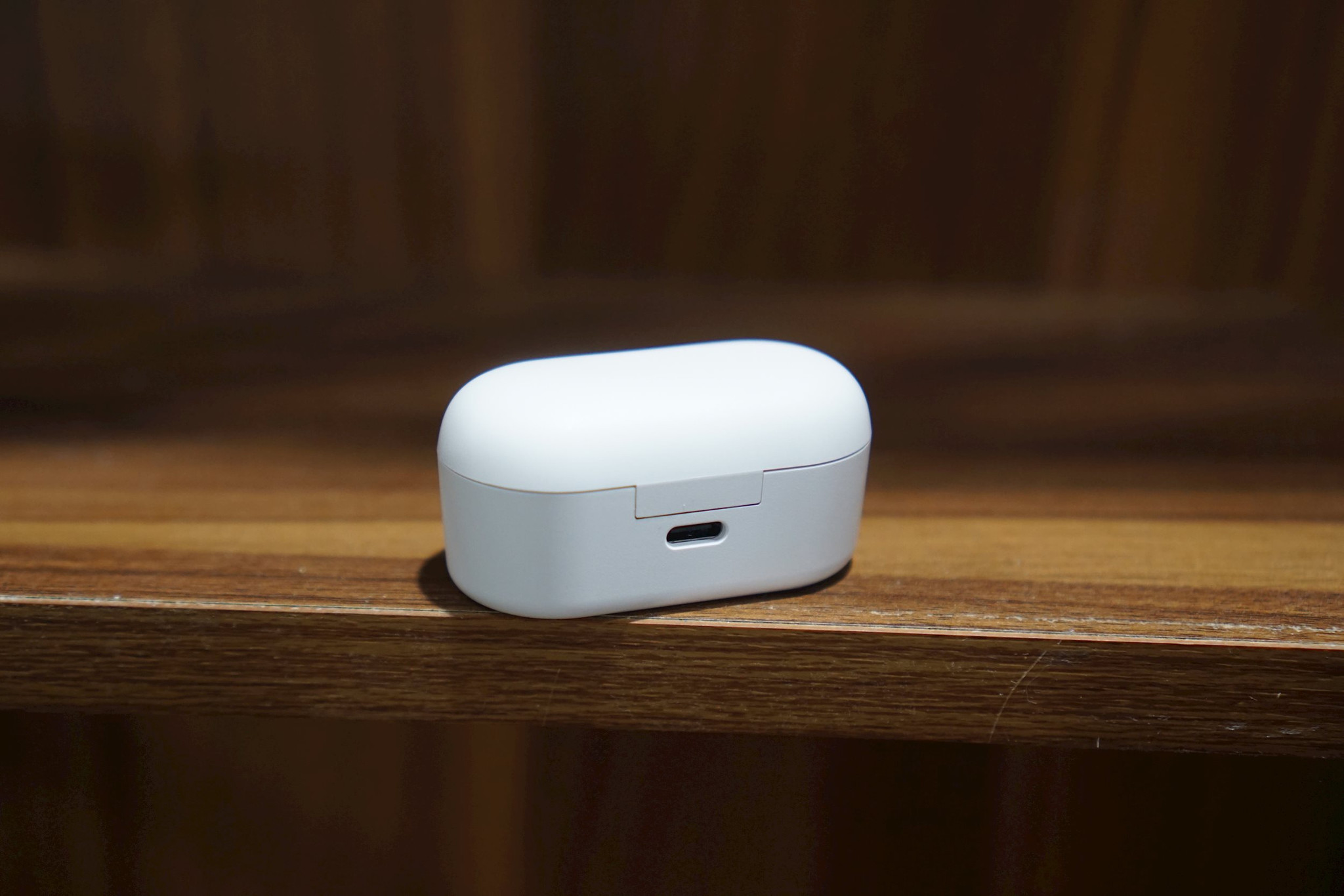 LG XBoom Buds Plus: bass sôi động, đeo êm nhưng chống ồn chưa xuất sắc