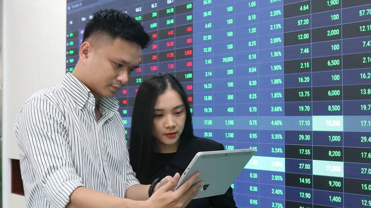 AI đặt lệnh chứng khoán: Cơ hội mới, rủi ro không nhỏ