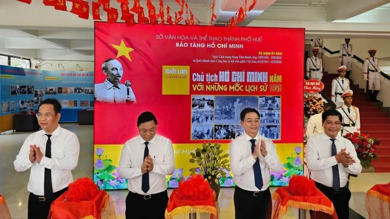 Những tư liệu ảnh quý về Chủ tịch Hồ Chí Minh năm 1946