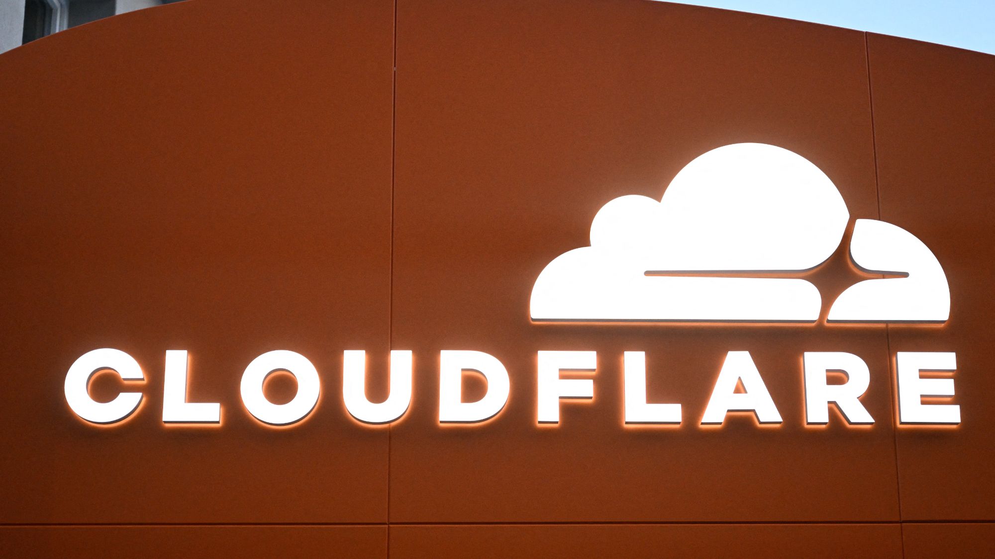 Cloudflare tiết kiệm 100TB RAM nhờ tối ưu hóa DNS cache