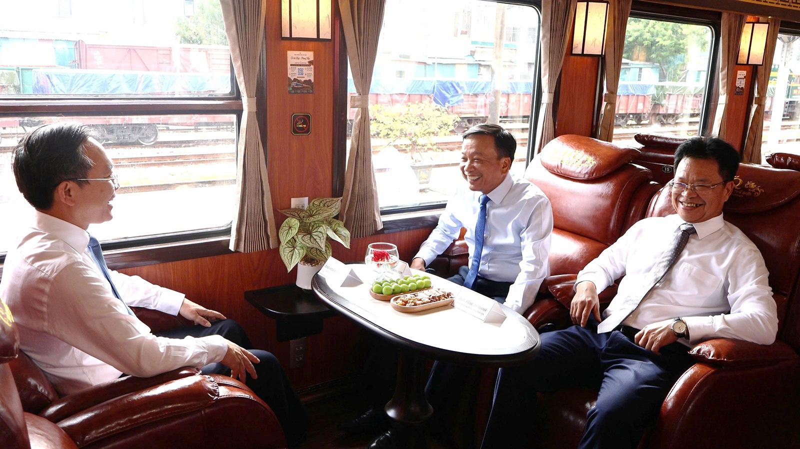 Tàu du lịch Phong Nha Huế: Lựa chọn mới cho du khách ngân sách