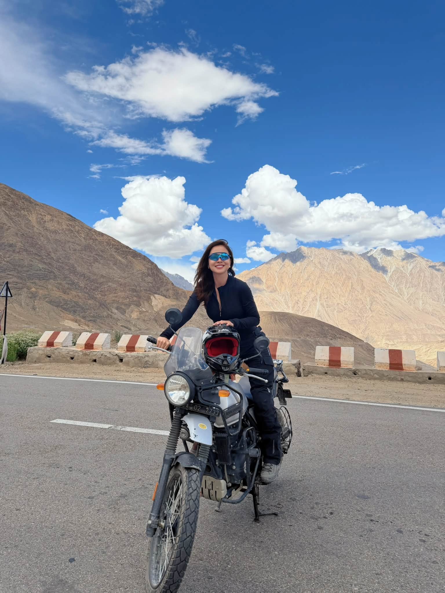 Từ sân khấu đến đèo cao 5.600m: hành trình Himalaya của Jennifer Phạm