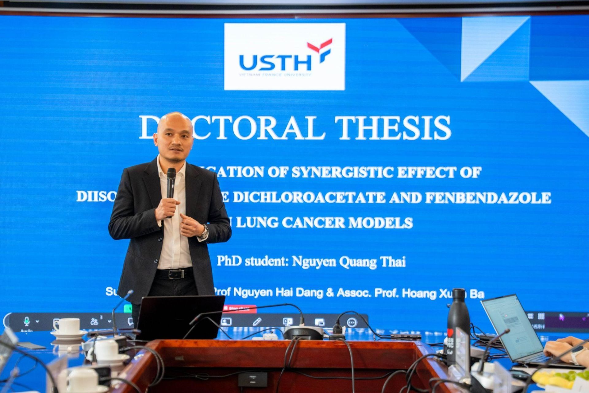 Từ phòng thí nghiệm đến phòng họp: tiến sĩ khoa học Việt Nam đang định nghĩa lại vai trò lãnh đạo