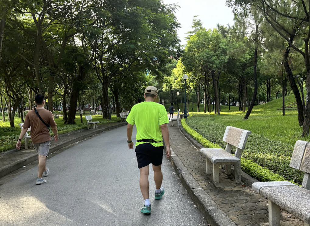 Tại sao sau tuổi 40 phải ưu tiên sức mạnh hông và lõi cơ bắp