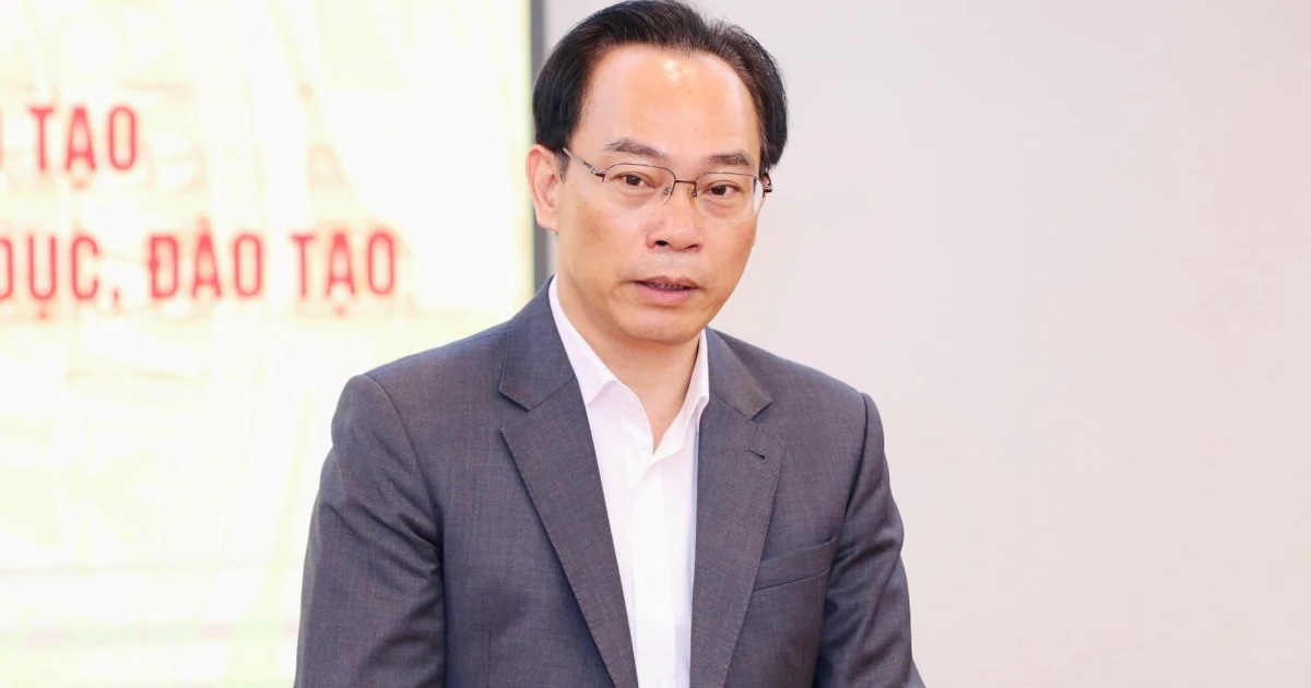 Áp lực thi cử lớp 10: thiếu trường lớp chứ không phải lỗi của học sinh