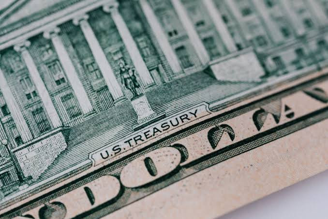 Lạm phát PCE 3,7%: Fed nên cắt giảm hay giữ lãi suất?