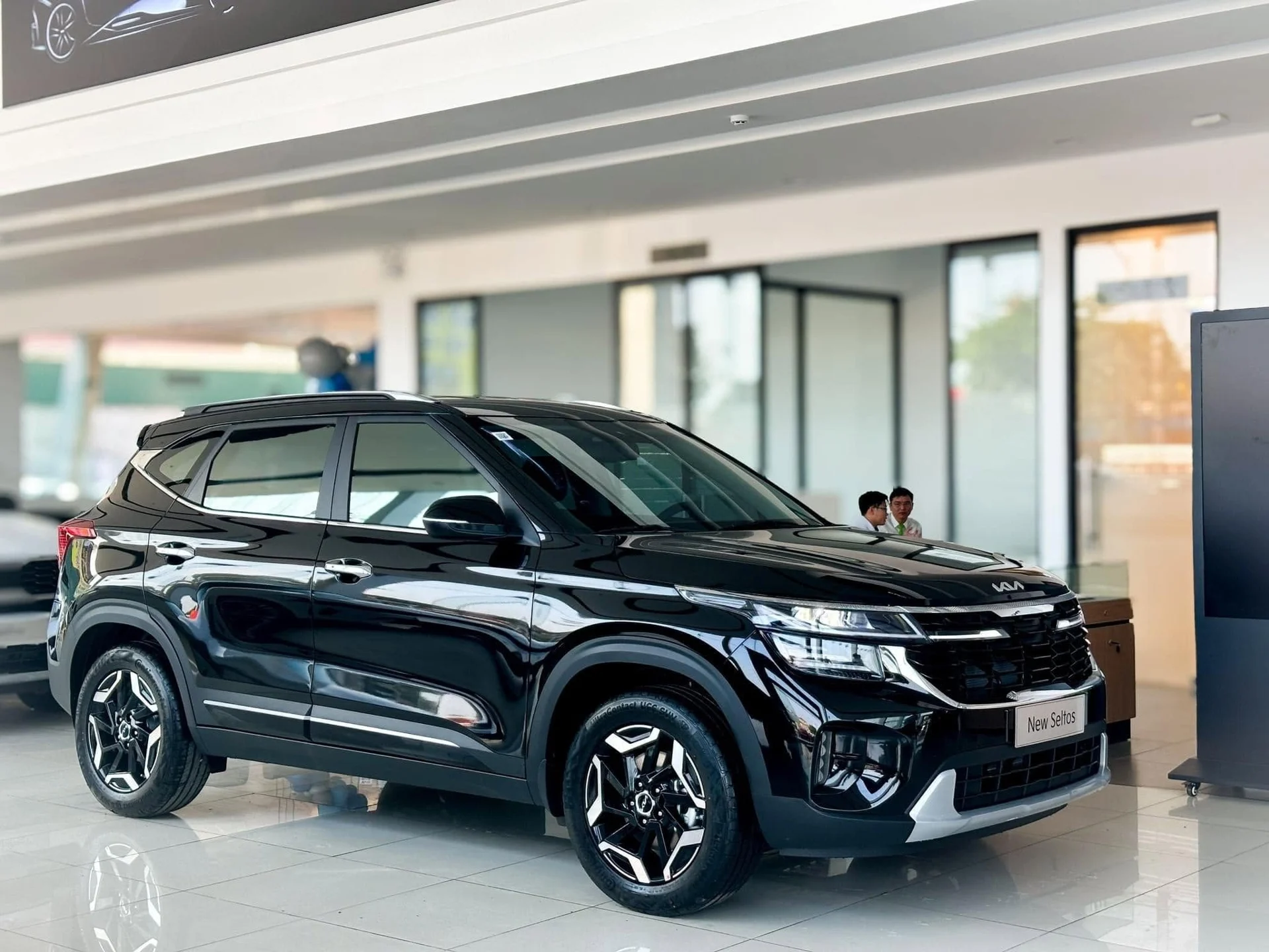 Kia Seltos xuống dưới 530 triệu: SUV hạng B phá giá sedan