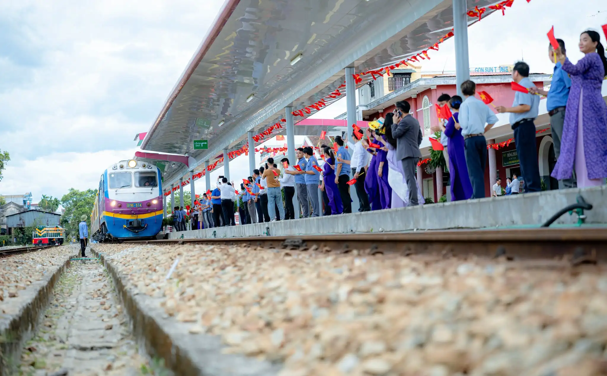 Du lịch sông ngắm thành phố: lựa chọn rẻ nhưng giàu trải nghiệm