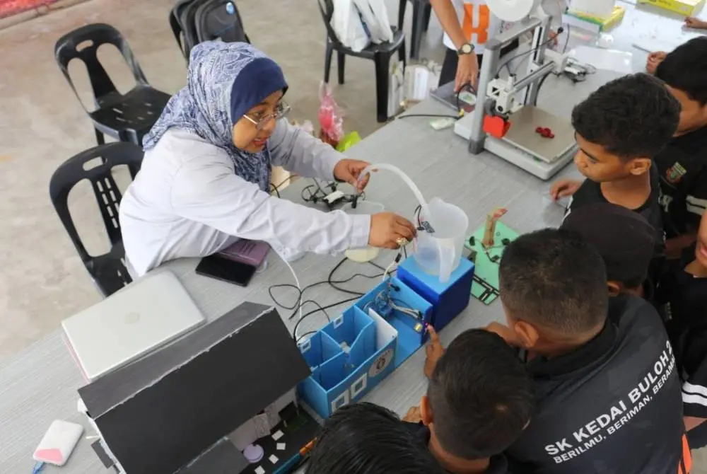 Bagaimana Program STEM Mengubah Wajah Sekolah Terpencil
